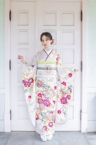 淡い紫に咲く花と宝箱｜甘さと品のある大人可愛さの華古典振袖_振袖_93352