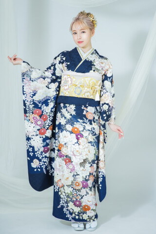 507z14☆紅型振袖 作家物 地紋 古典柄 ホワイト×黒☆美品 成人式 結婚式 507z14☆紅型振袖 作家物 地紋 古典柄 ホワイト×黒☆美品 成人