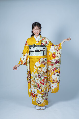 1233☆送料込み❣️振袖 5枚 まとめ売り❣️ 8147☆送料込み❣️ 振袖 着物 4枚 まとめ売り❣️ - メルカリ