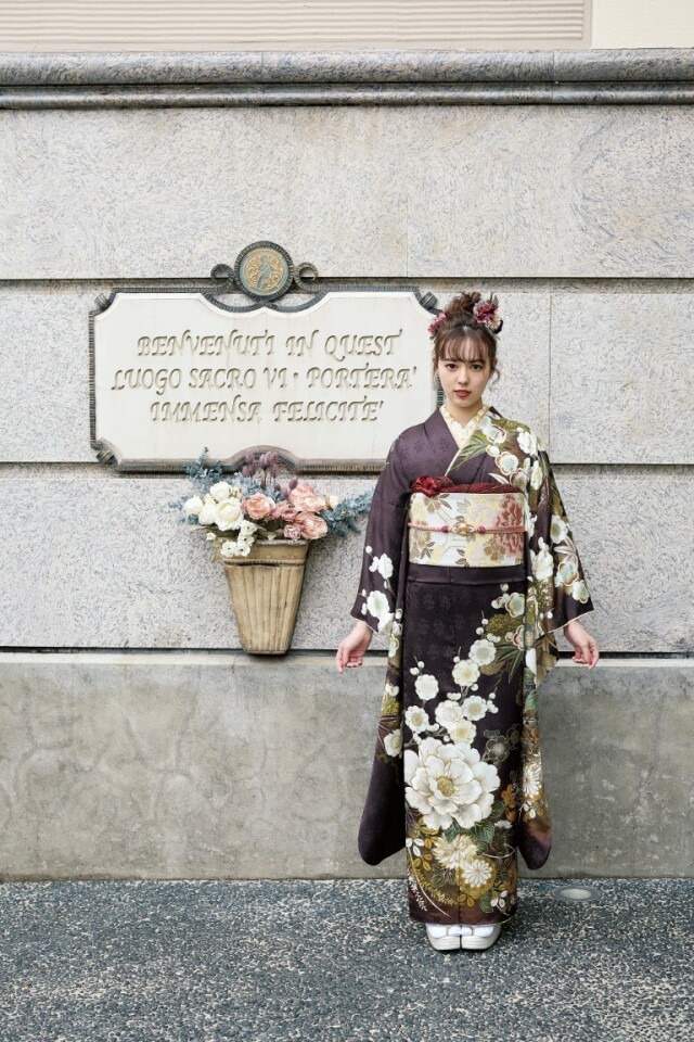 AUTHENTIC 美しいきもの 小林呉服店の振袖 /紫色/白色/エレガント/牡丹