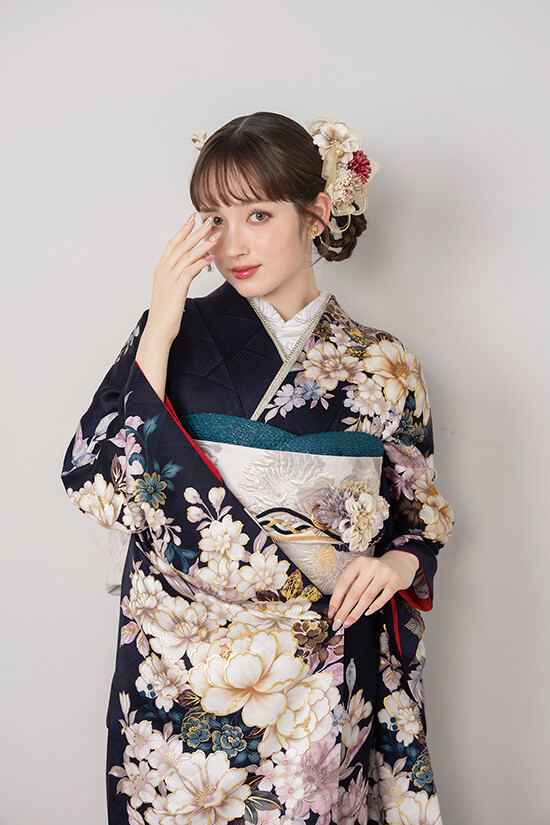 スタジオホワイトルーム 葛西店の振袖 /紺色/黄色/エレガント/花柄