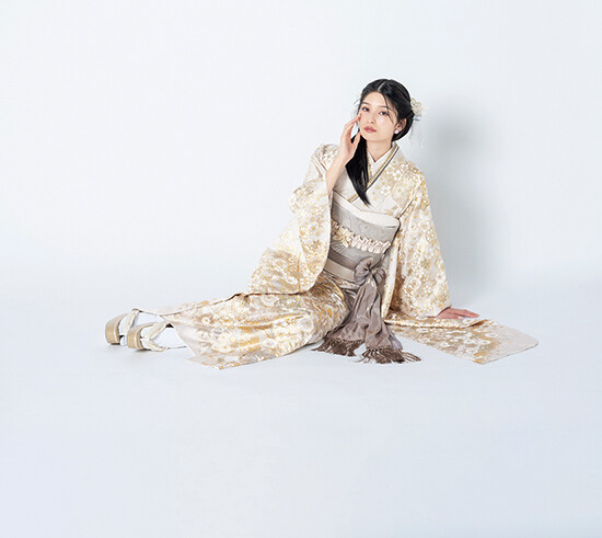 スタジオホワイトルーム 葛西店の振袖 /白色/ゴールド色/エレガント/花