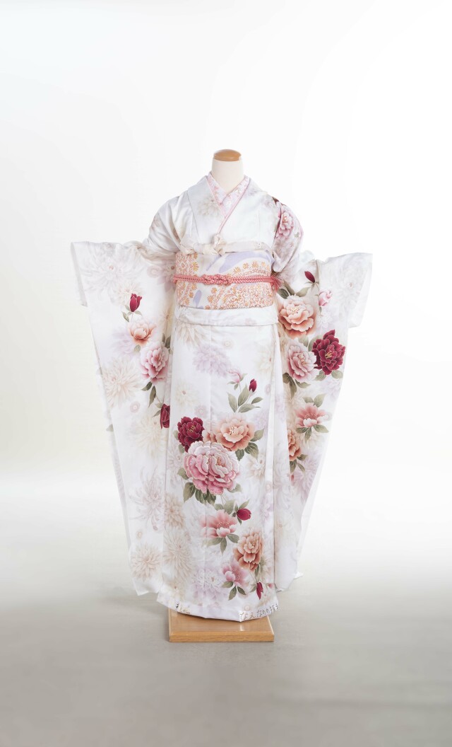 週末セール【墨色の美】ミルクホワイト手描き振袖 スタジオホワイトルーム 葛西店の振袖 /白色/赤色/エレガント/花柄/ な