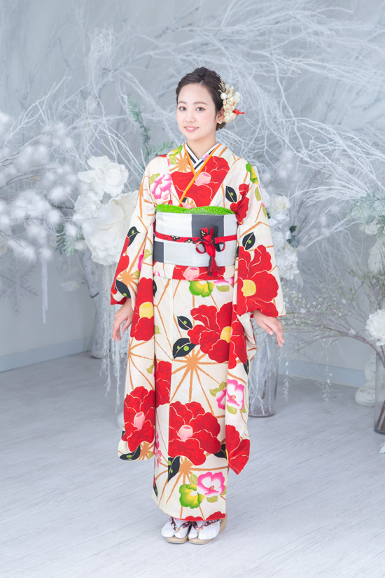 千代田振袖館 うるま店の振袖 /白色/レトロ/椿柄/ 17F88 | My振袖