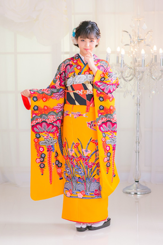 【8/20】振袖☆琉球紅型☆花柄（黄色） 振袖レンタル 振袖Lサイズ 琉球紅型：城間栄順 羽団扇 山吹色｜着物