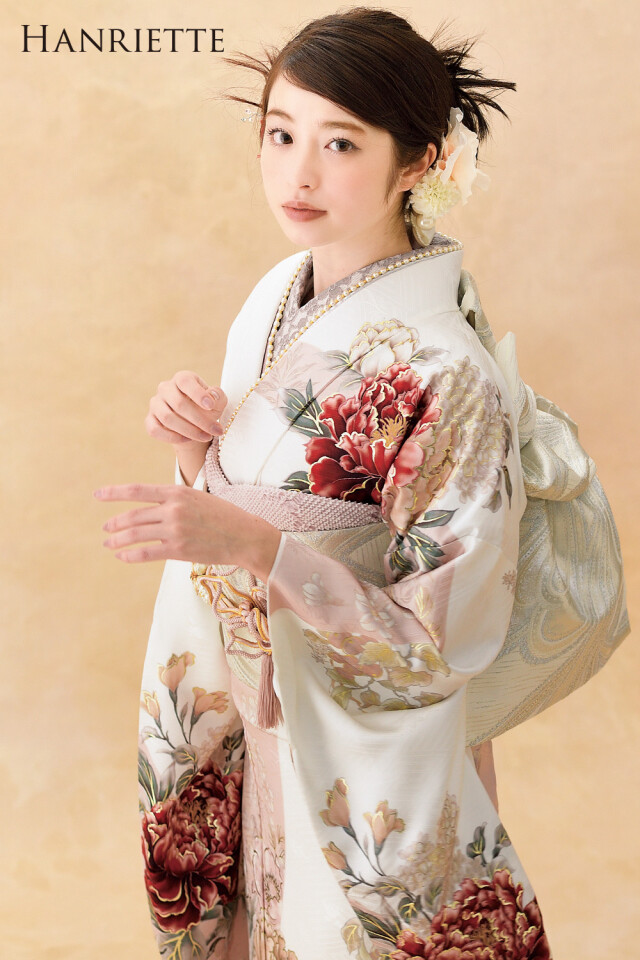 成人式サロンKiRARA フルルガーデン八千代店の振袖 /白色/ピンク色