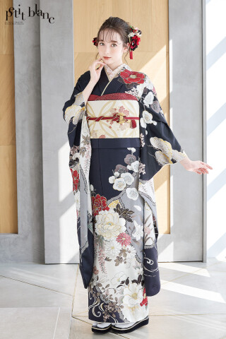 成人式サロンKiRARA フルルガーデン八千代店の振袖 /黒色/クール/花柄