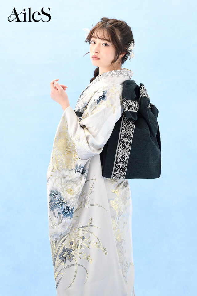 成人式サロンKiRARA フルルガーデン八千代店の振袖 /白色/青色/クール