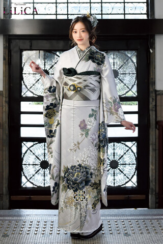 振袖 振袖かとうの振袖 /白色/シルバー色/クール/菊柄/ 池田エライザ | My振袖