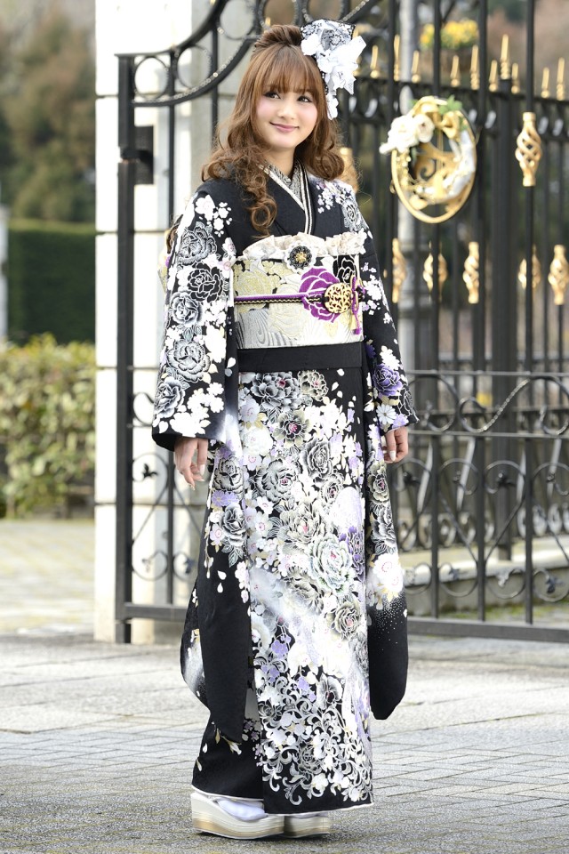 きもの ひしやの振袖 /黒色/クール/花柄/ 幸せ振袖 モノトーンでクール