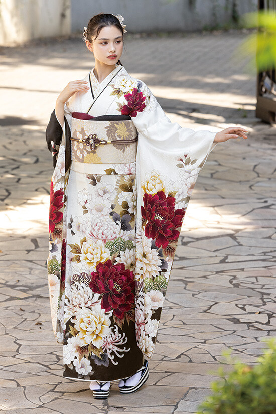 創業大正12年（株）池田屋の振袖 /白色/エレガント/花柄/ 振袖No. K102