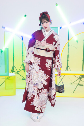 ラ*ド様 (あ860)アンティーク小振袖㊗️赤い鶴の型染め✨️地模様入り✨️金駒 ラ*ド様 (あ860)アンティーク小振袖㊗️赤い鶴の型染め✨️