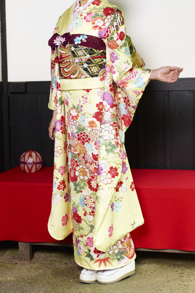 きらら西田きもの工芸 奈良大和西大寺駅前店の振袖 /黄色/古典/花柄