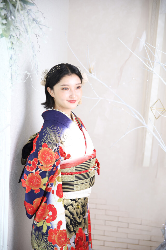 スタジオリッツ 越谷店の振袖 /紺色/白色/グラマラス/牡丹柄/ 【準新作