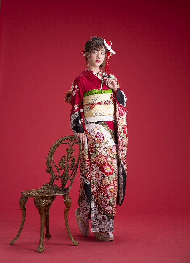 セゾンふりそで館の振袖 /赤色/黒色/古典/花柄/ 01810赤古典御所車流水