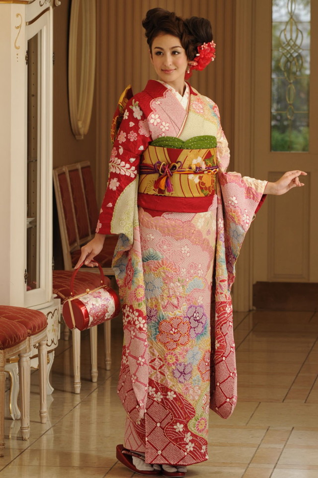 きらら西田きもの工芸 京都北大路駅前店の振袖 /赤色/古典/花柄/ 赤総