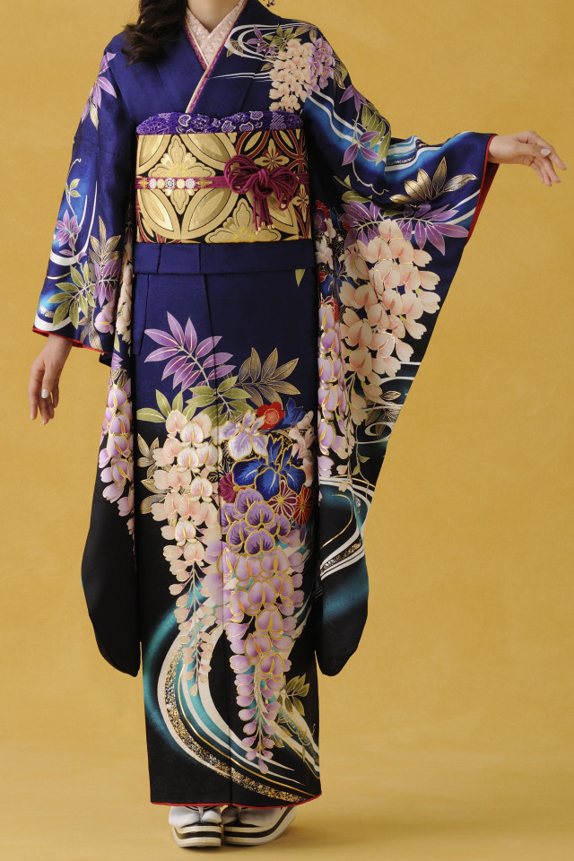きらら西田きもの工芸 京都北大路駅前店の振袖 /紺色/紫色/古典/花柄