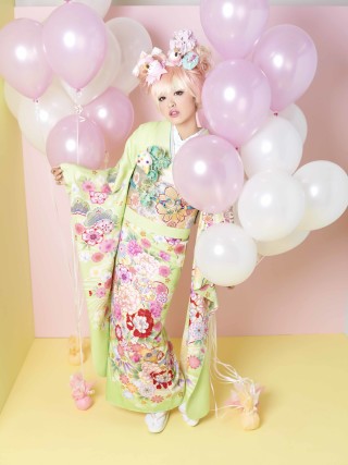 薄黄緑振袖にまり柄・赤牡丹・白牡丹・ピンク牡丹・松柄_振袖_38479