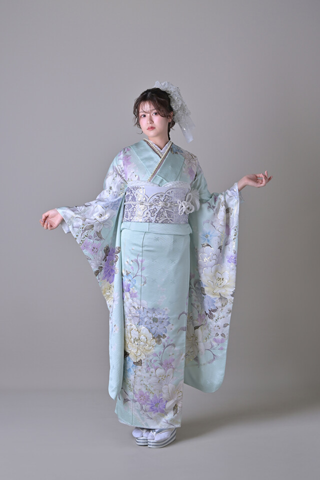 振袖2点フルセットお探しの方へ！銀通し　紫色 花柄　グラデーション 振袖Kotoha（ブライダルサロン寿）の振袖 /水色/紫色/エレガント/花柄