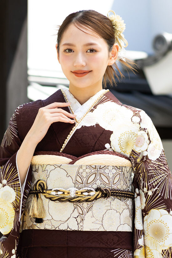 三ツ星 大垣本店の振袖 /茶色/古典/梅柄/ かりん | My振袖