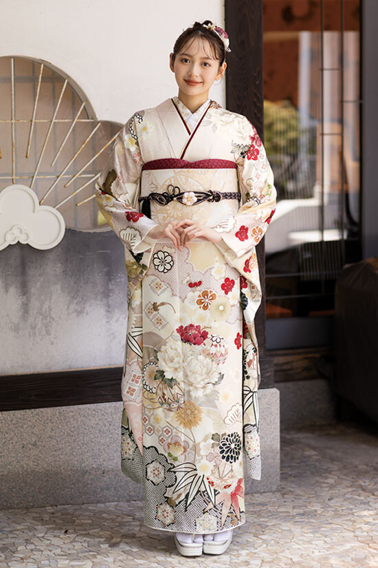 三ツ星 大垣本店の振袖 /白色/古典/牡丹柄/ かりん | My振袖