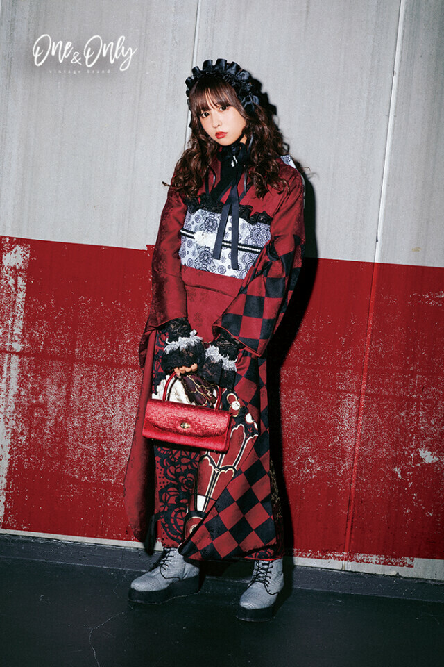 一蔵＆オンディーヌ水戸店の振袖 /赤色/黒色/クール/牡丹柄/ OE-1392