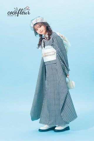 こころの振袖 /青色/黒色/エレガント/花柄/ ターコイズブルー