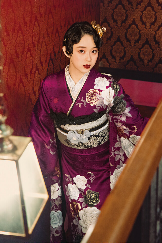 一蔵＆オンディーヌ水戸店の振袖 /紫色/赤色/エレガント/バラ柄/ OE