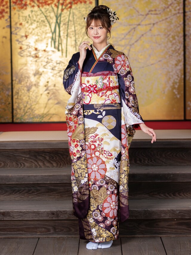 夢さくら イオンモール桑名本店の振袖 /紺色/白色/古典/花柄/ リボーン