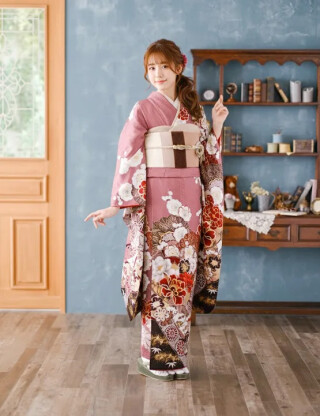 くすみローズ地に温かみある丸菊と貝桶文様_振袖_36509