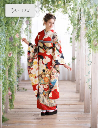 【ひいな】鮮やかな赤地に咲き乱れる白牡丹と古典花々_振袖_36512