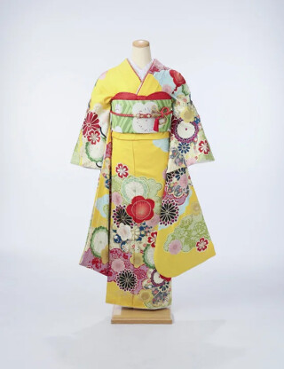 ポップな黄色地に鮮やかな菊や梅が咲き誇るレトロ振袖_振袖_27118