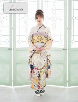 【假屋崎省吾】優美なニュアンスベージュ地にパステルカラーの牡丹が咲く振袖_振袖_87049
