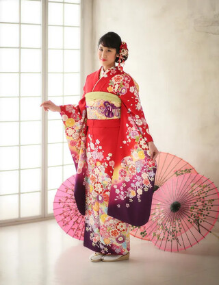 朱赤から深紫への美しいグラデーションに和花が舞うエレガント振袖_振袖_87052