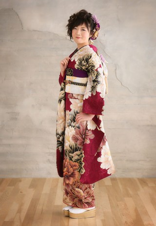 【ROLA FURISODE COLLECTION】可憐に咲いた大輪の花々が美しいエレガントなスタイル_振袖_11848