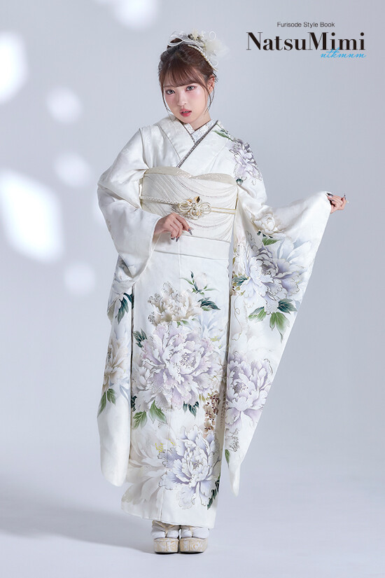 鈴屋 郡山店の振袖 /白色/シルバー色/エレガント/花柄/ NatsuMimi2025