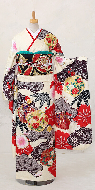 鈴屋 郡山店の振袖 /ベージュ色/黒色/レトロ/梅柄/ 絞り松竹梅