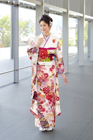 503z20☆人気の白 藤娘きぬたや 振袖 総絞り 古典柄☆美品 成人式 結婚式 最上級“藤娘きぬたや” 白/ピンク 藤の花 総絞り振袖ネットレンタル