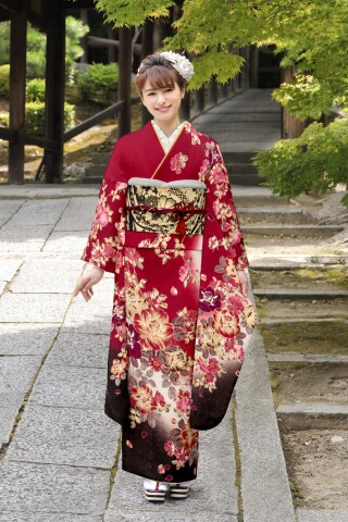 正絹 ラコクラ 薔薇柄 振袖 身丈156（楽天市場】【成人式 振袖