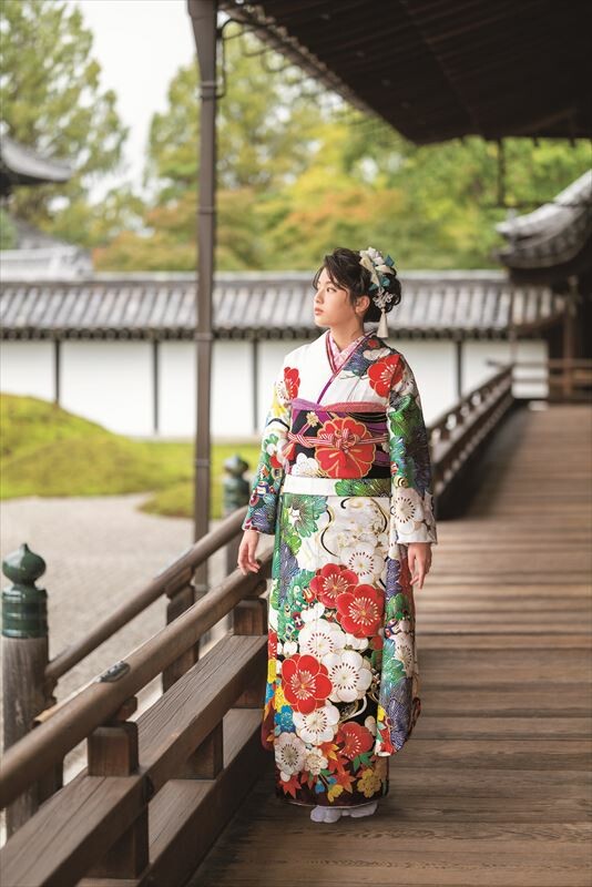 振袖専門店UMAYA 富山店の振袖 /白色/古典/梅柄/ coffret | My振袖