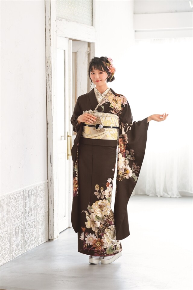 振袖専門店UMAYA 富山店の振袖 /茶色/古典/花柄/ coffret | My振袖