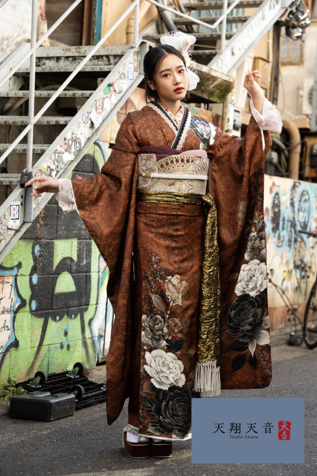 京べに 岡山店の振袖 /茶色/ゴールド色/クール/花柄/ 天翔 天音 | My振袖