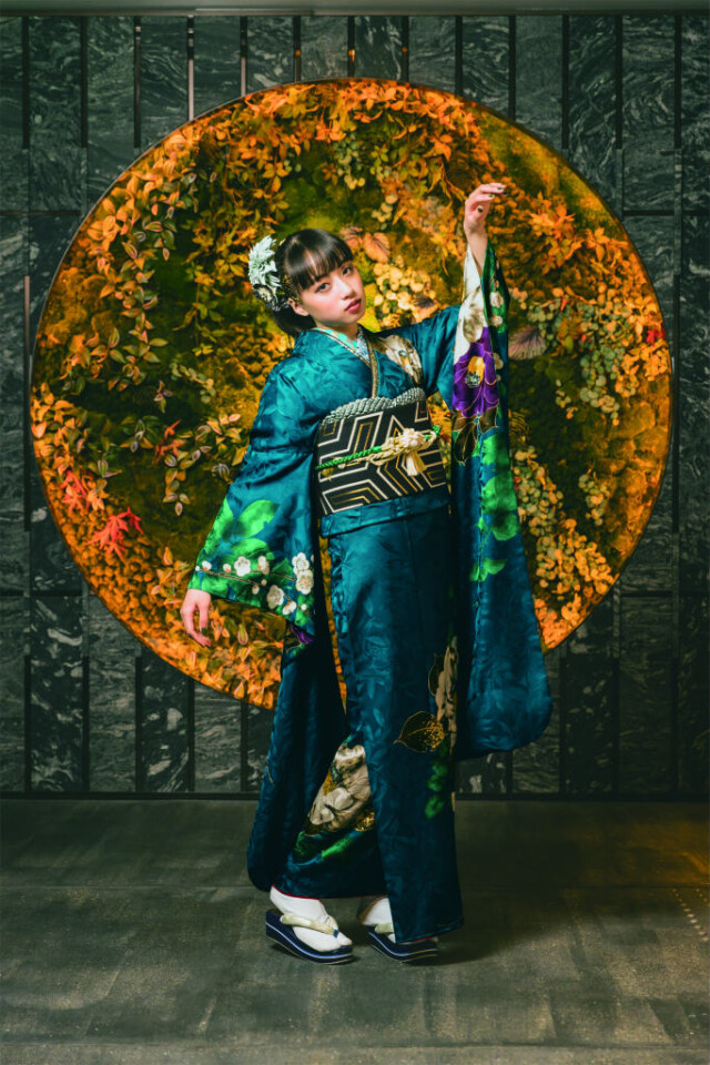 京べに 岡山店の振袖 /緑色/白色/クール/椿柄/ Vサンク×aoi 18 | My振袖