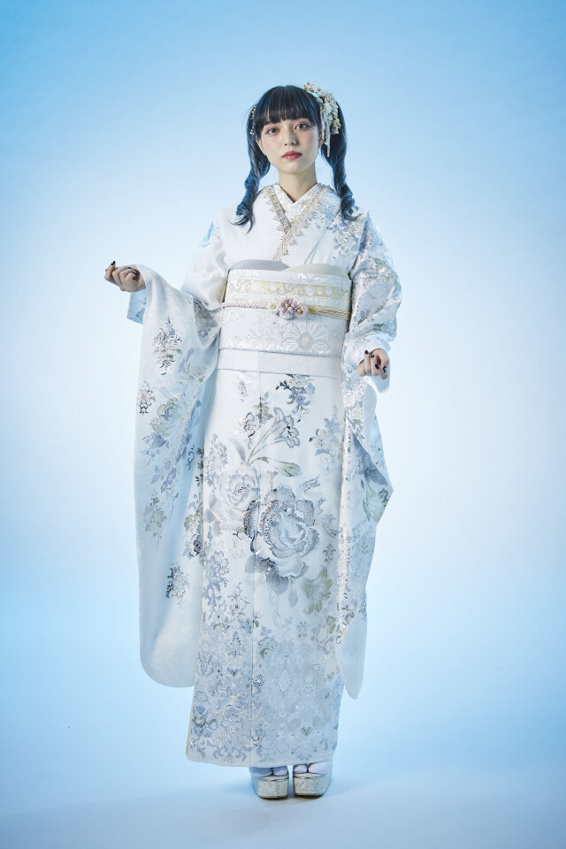 京べに 岡山店の振袖 /白色/シルバー色/エレガント/バラ柄/ YK-9510