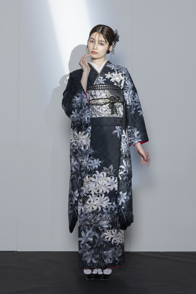 京べに 倉敷店の振袖 /黒色/シルバー色/クール/花柄/ HANA to HOSHI