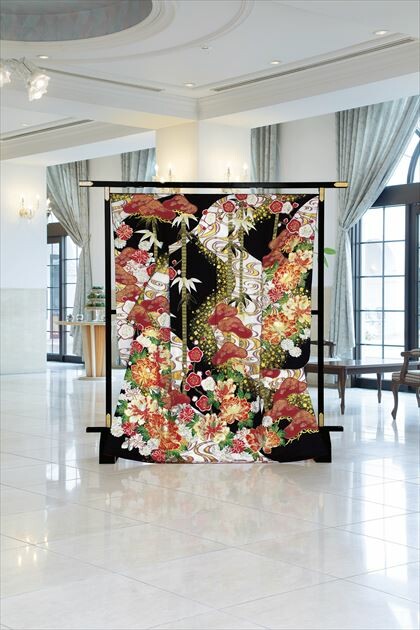 葛西屋呉服店の振袖 /黒色/赤色/古典/牡丹柄/ 【47 No.C-506】金彩工芸