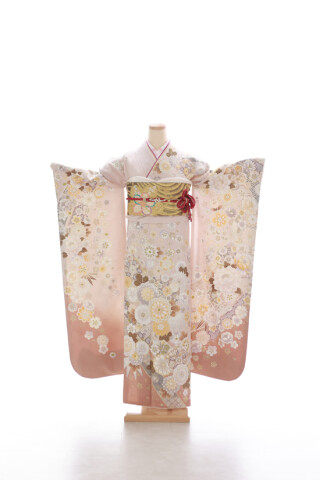 285 振袖フルセット 正絹 黄土色 薄茶 金銀彩 シック アースカラー 色留袖：E297 桂由美 ピンクベージュ 菊松皮菱(E294)| 色留袖レンタル