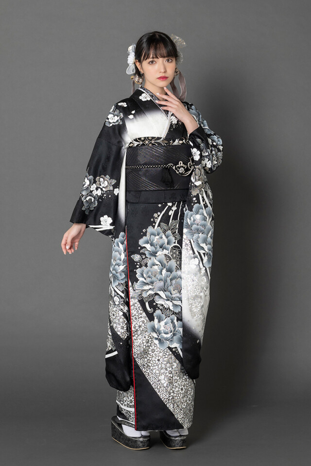 【即決価格】華やかモノトーン　振袖フルセット　成人式前撮り 晴れ着の丸昌 池袋店/レンタル振袖 成人式前撮りフォトスタジオの振袖