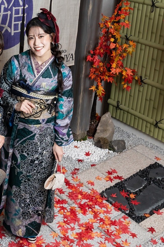 田中屋呉服店 久留米本店の振袖 /青色/黒色/グラマラス/花柄/ 田中屋