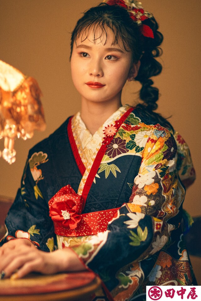 田中屋呉服店 久留米本店の振袖 /紺色/黒色/古典/花柄/ 田中屋呉服店